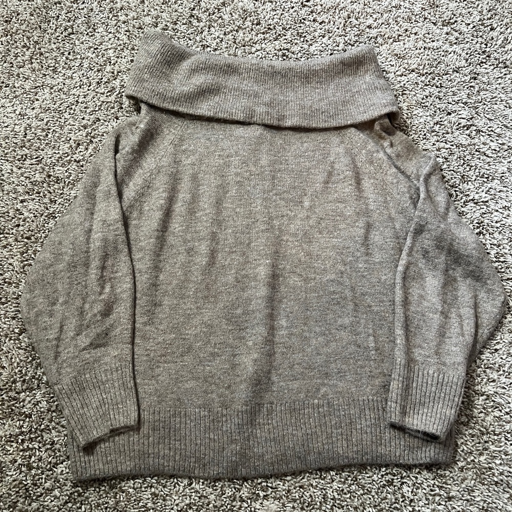 NWT H&M Turtleneck Sweater size Medium Beige